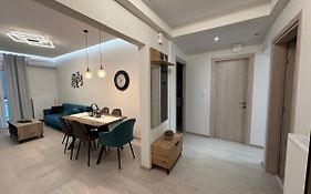 Jj Volos Luxury Center Home